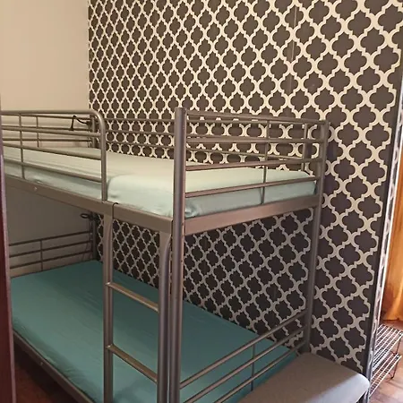 Vilarade Hostel *