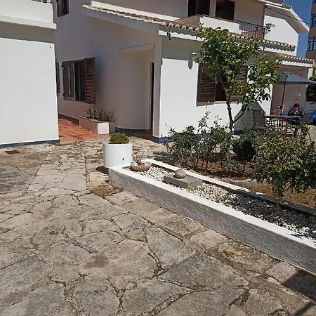Vilarade Hostel *
